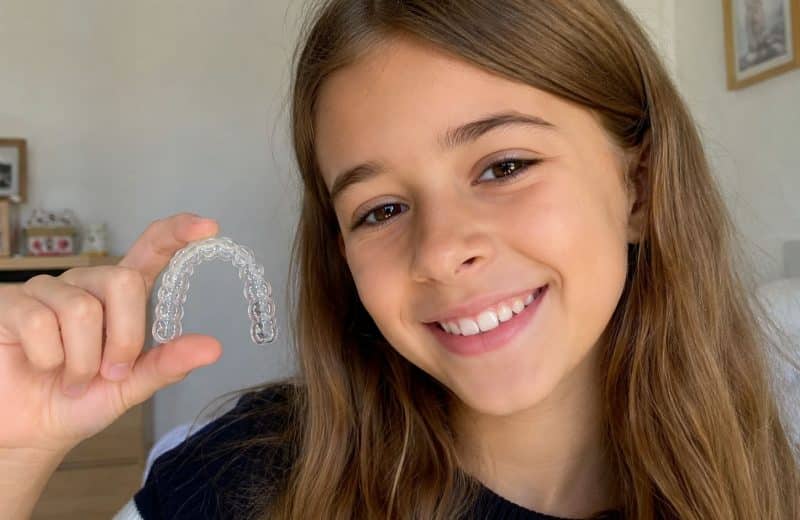 Gouttières invisibles chez l'enfant : aligneur transparent amovible, orthodontie à Nanterre