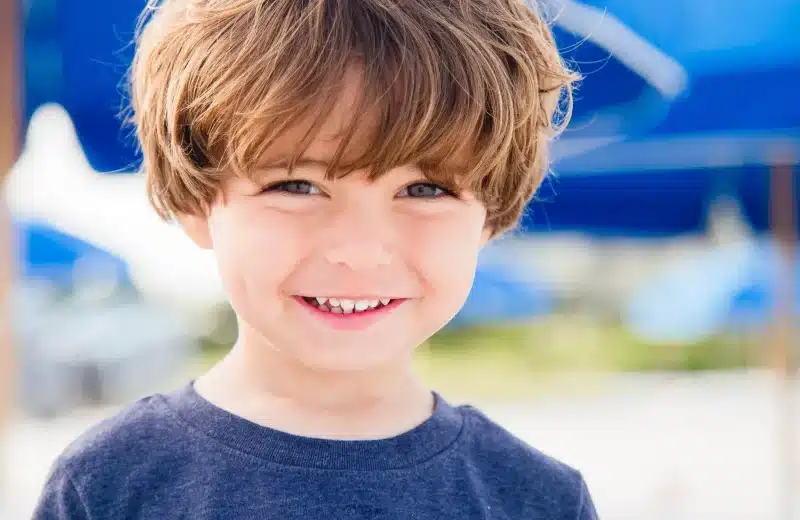 Dents qui se chevauchent chez l’enfant : quand consulter
