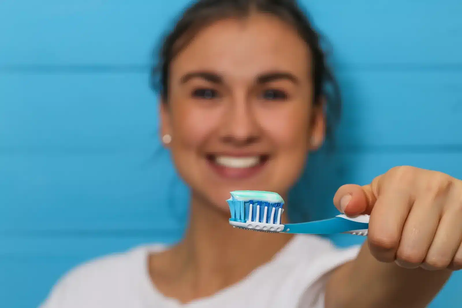 Se brosser les dents avec des bagues : la routine qui marche