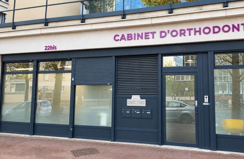 Devanture du cabinet d'orthodontie du Dr Soheili, avenue du Maréchal Joffre à Nanterre